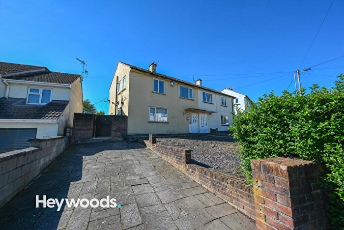 4 Bedroom Semi-Detached House To Rent In Buxton Avenue, Newcastle-under-Lyme, Staffordshire, ST5