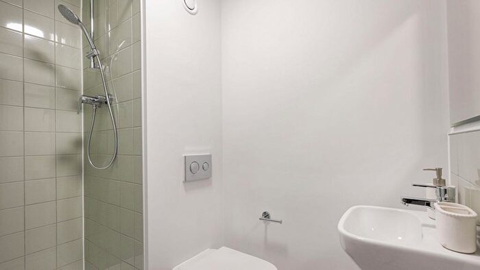 Studio To Rent In Boston Park Road, Brentford, TW8