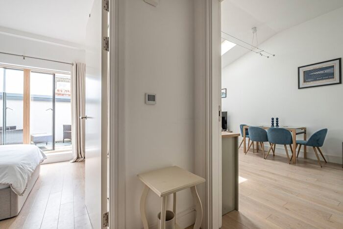 1 Bedroom Flat To Rent In Ironmongers Mews, London, SW13