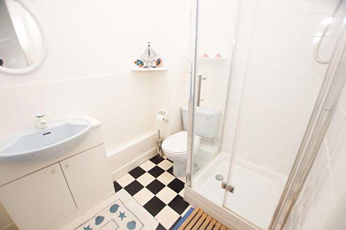 2 Bedroom Character Property For Sale In North Street, Gosport, PO12