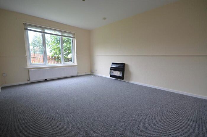 3 Bedroom Detached House To Rent In Deanery Gardens, Bradford, BD10