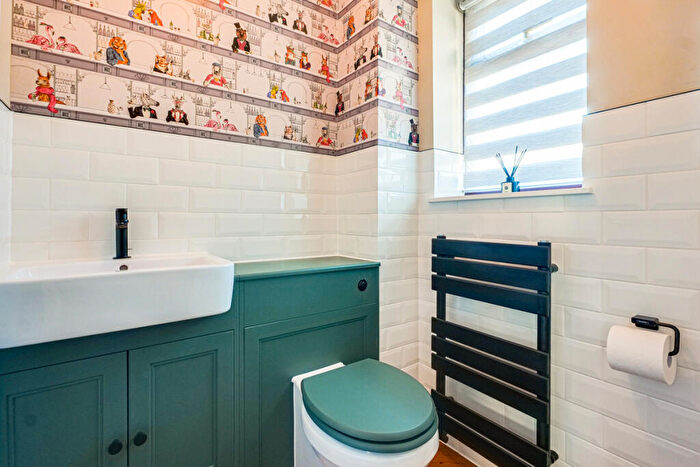 4 Bedroom Detached House For Sale In Green Lane, Leigh-on-sea, SS9