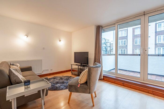 3 Bedroom Flat To Rent In Consort House, Queensway, London, W2