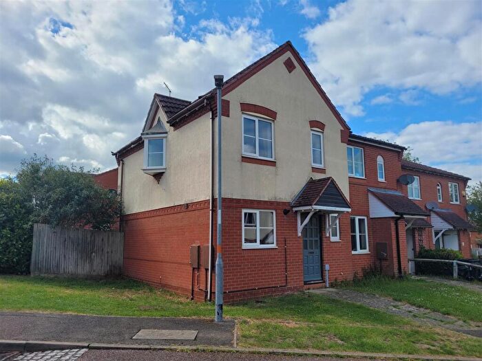 3 Bedroom End Of Terrace House To Rent In Lavender Way, Rushden, NN10