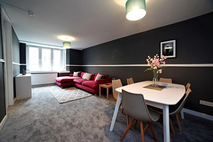 3 Bedroom Flat To Rent In /, Saunders Street, Edinburgh, EH3