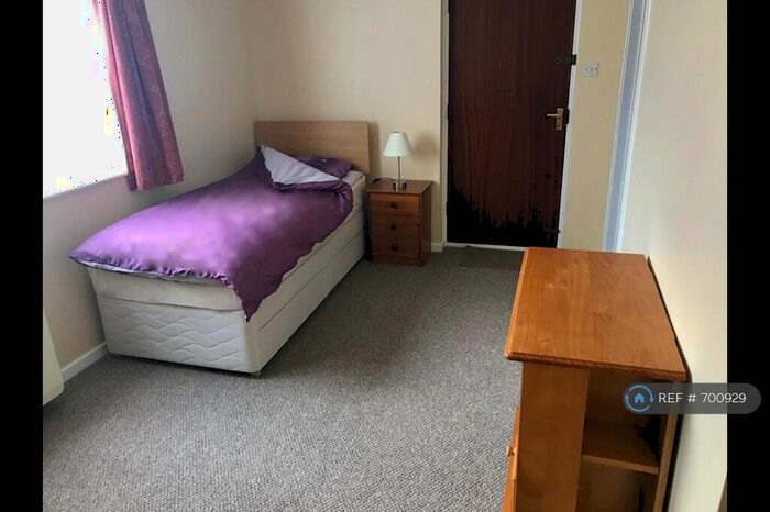 1 Bedroom Flat To Rent In D Harland Close, Bradford, BD2