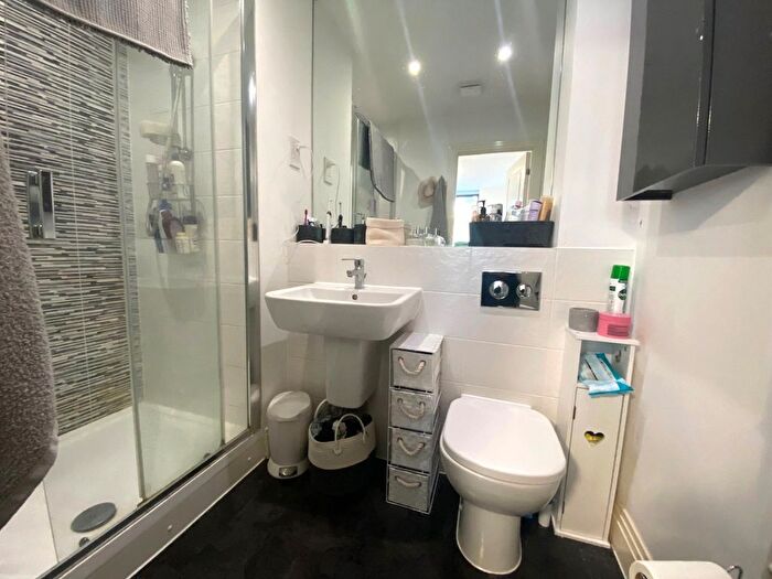 2 Bedroom Flat For Sale In Horizon Place, Studio Way, Borehamwood, Hertfordshire, WD6