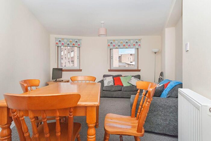 4 Bedroom Flat To Rent In L – St Leonards Street, Edinburgh, EH8