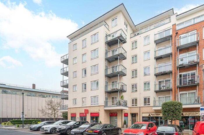 3 Bedroom Flat To Rent In Heritage Avenue, Colindale, London, NW9