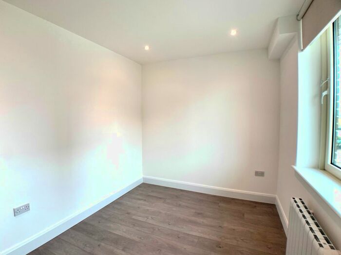 1 Bedroom Flat To Rent In High Steet, Potters Bar, EN6