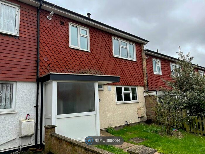 3 Bedroom Terraced House To Rent In Oak Bank, New Addington, Croydon, CR0