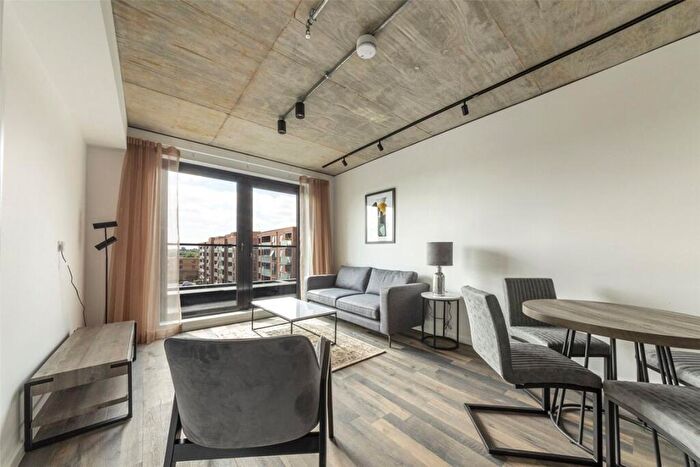 2 Bedroom Flat To Rent In Lawrence Road, Seven Sisters, N15