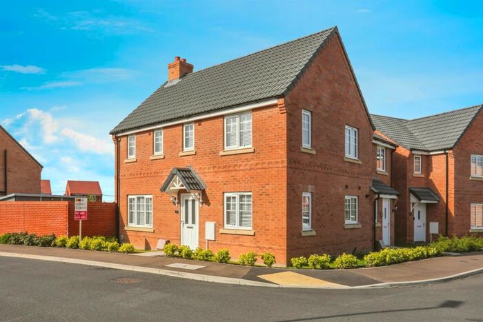 3 Bedroom Semi-Detached House For Sale In Hodgson Avenue, Leiston, IP16