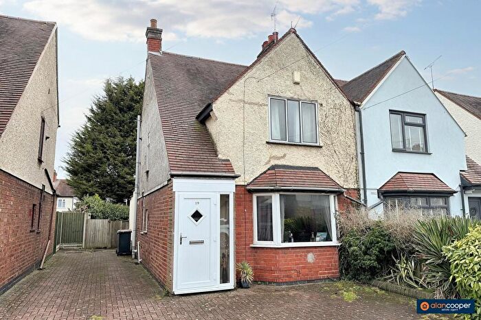 3 Bedroom Semi-Detached House For Sale In Sandon Road, Abbey Green, Nuneaton, CV11