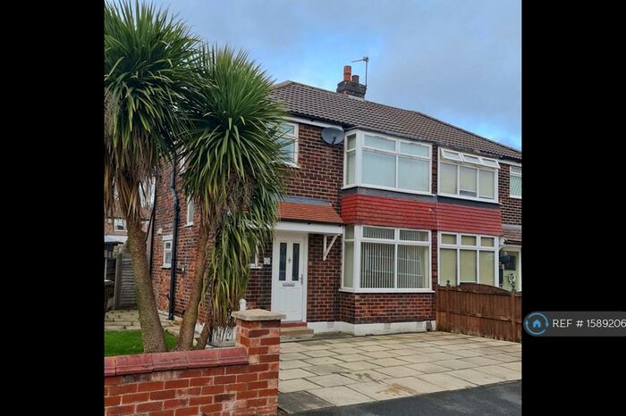 3 Bedroom Semi-Detached House To Rent In Balmoral Grange, Prestwich, Manchester, M25