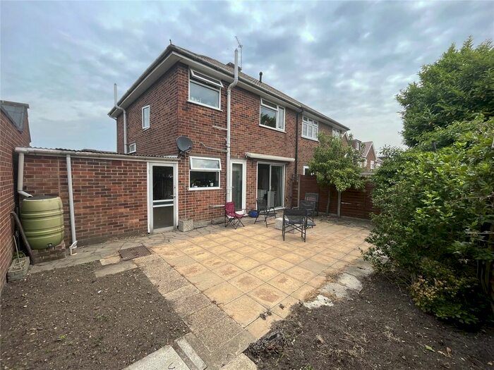 3 Bedroom Semi-Detached House For Sale In Woolwich Road, London, SE2