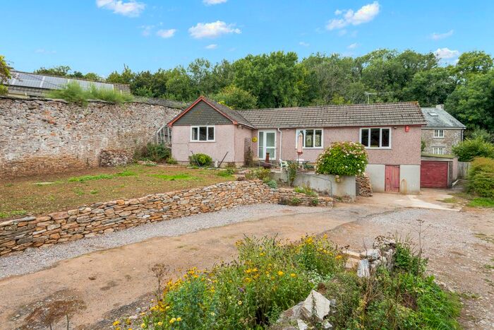 3 Bedroom Detached Bungalow For Sale In Yealmbridge, Yealmpton, Plymouth, PL8