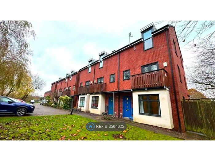 3 Bedroom End Of Terrace House To Rent In Queensmere Drive, Swinton, Manchester, M27