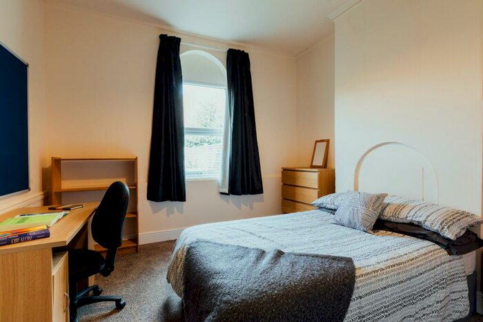 4 Bedroom Terraced House To Rent In Nelson Street, - Bed, LN1