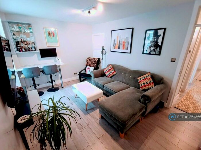 2 Bedroom Flat To Rent In Oval Road, Croydon, CR0