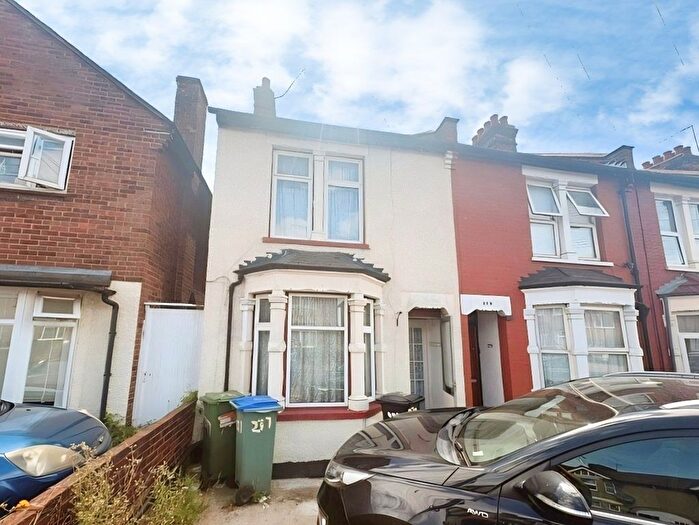 3 Bedroom End Of Terrace House For Sale In Whippendell Road, Watford, WD18