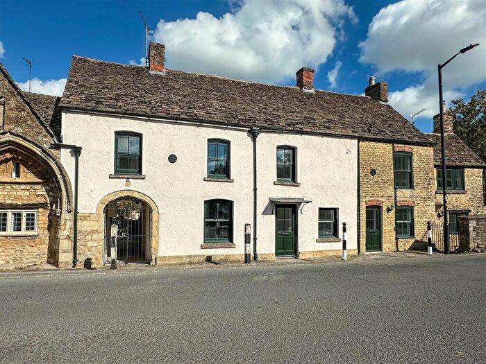 3 Bedroom Semi-Detached House For Sale In St. Johns Bridge, Malmesbury, SN16