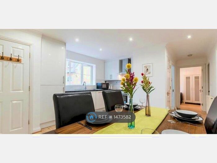 3 Bedroom Flat To Rent In Turner Street, London, E16