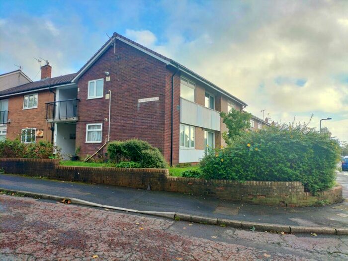 2 Bedroom Flat To Rent In Pembroke Place, Llanyravon, NP44