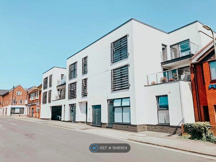 2 Bedroom Flat To Rent In Church Road, Fleet, GU51