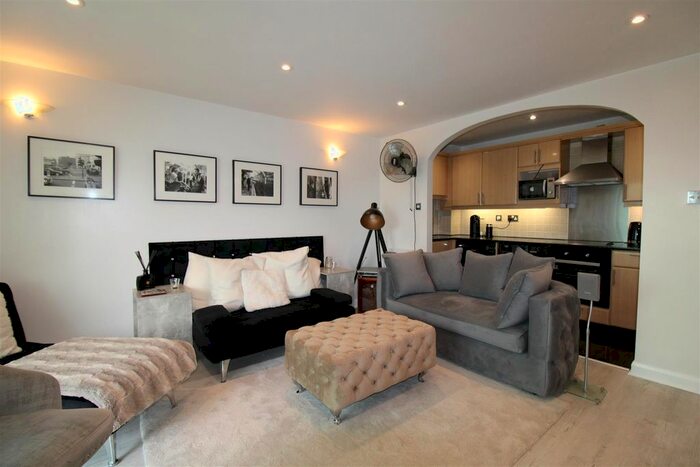 2 Bedroom Flat To Rent In Sydney Road, Enfield, EN2