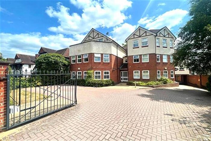 2 Bedroom Apartment To Rent In Oakleighs, High Road, Woodford Green, IG8