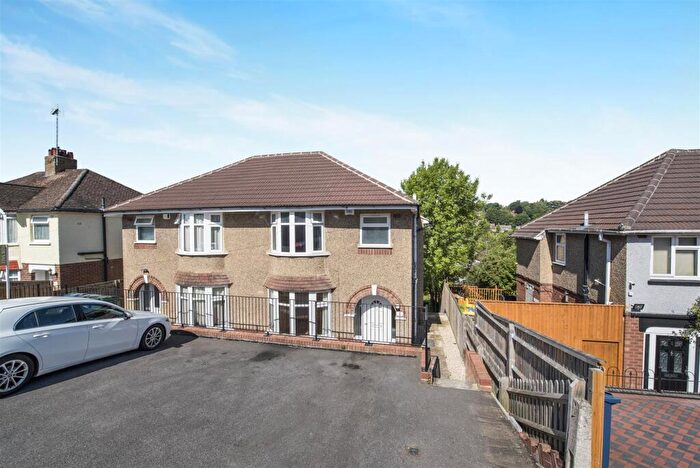 4 Bedroom Semi Detached House To Rent In Colborne Road, High Wycombe, HP13