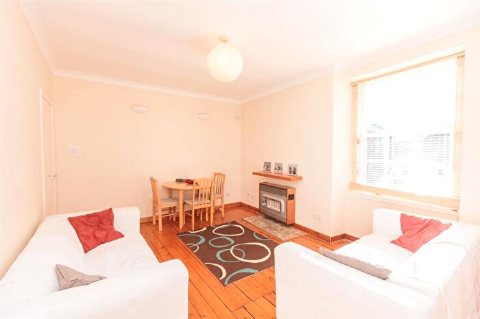 2 Bedroom Flat To Rent In Tolbooth Wynd, Edinburgh, EH6