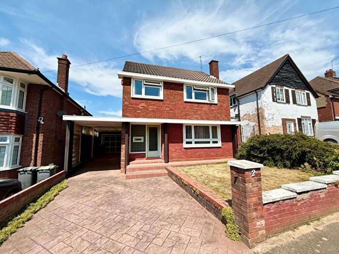 3 Bedroom Detached House For Sale In Honeygate, Luton, LU2
