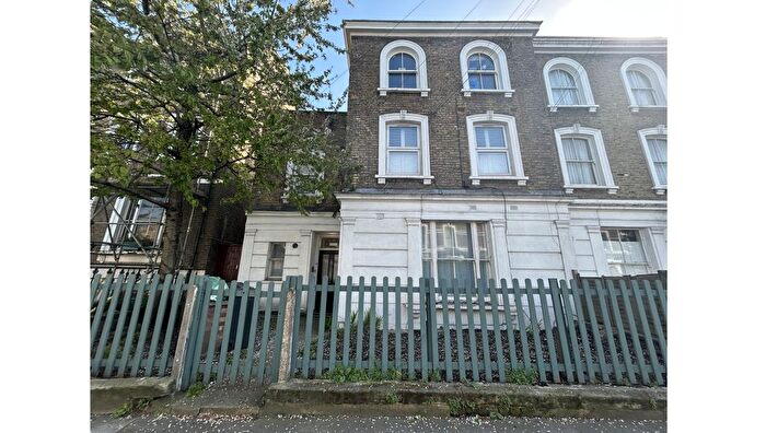 2 Bedroom Flat For Sale In Flat A, Manse Road, Stoke Newington, London, N16
