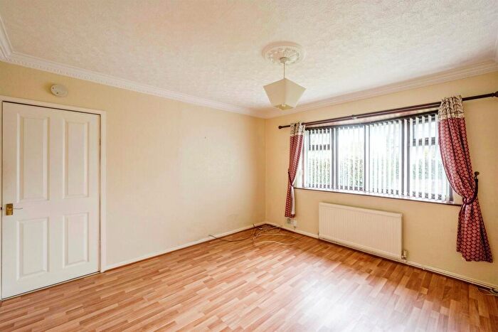 2 Bedroom Detached Bungalow For Sale In Mill Lane, Warmsworth, Doncaster, DN4