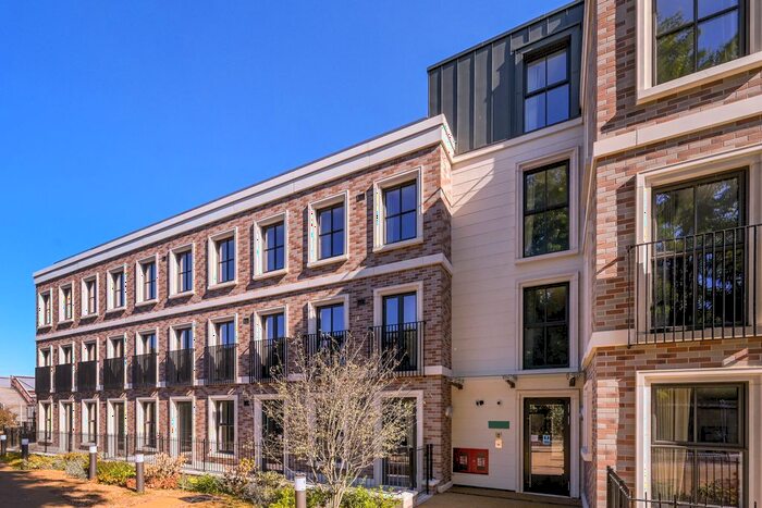 2 Bedroom Flat To Rent In Bradshaw Close, London, Twickenham, TW1