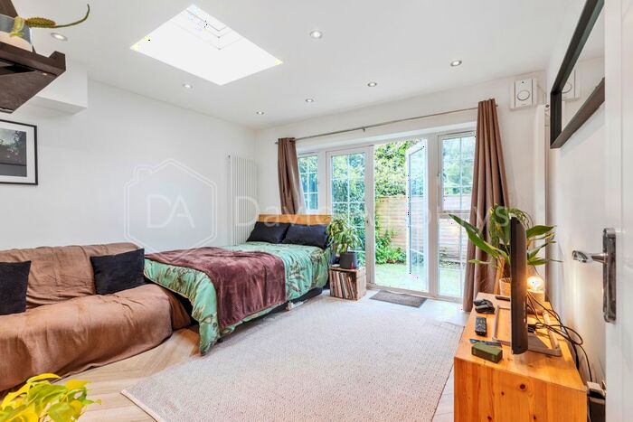 2 Bedroom Flat To Rent In Archway Road, Highgate, London, N6