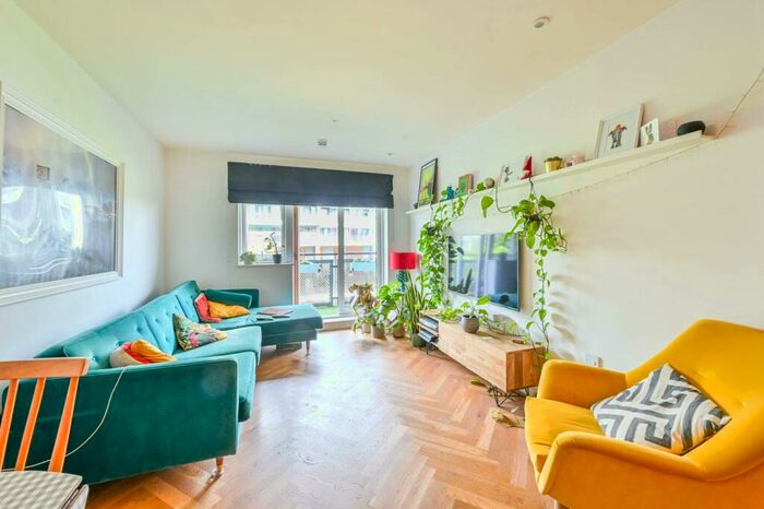 2 Bedroom Flat To Rent In Leamore Court, Bethnal Green, London, E2
