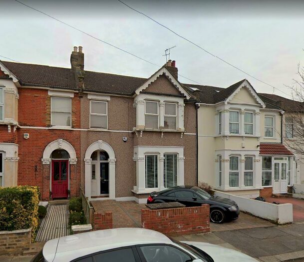 2 Bedroom Flat To Rent In Airthrie Road, Ilford, IG3