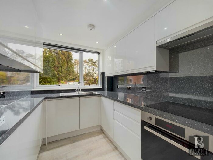 2 Bedroom Apartment To Rent In Troon Court, Cardwell Crescent, Ascot, SL5