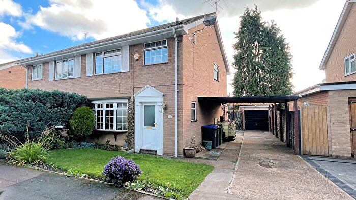 3 Bedroom Semi-detached House For Sale In Knaphill, Woking, GU21