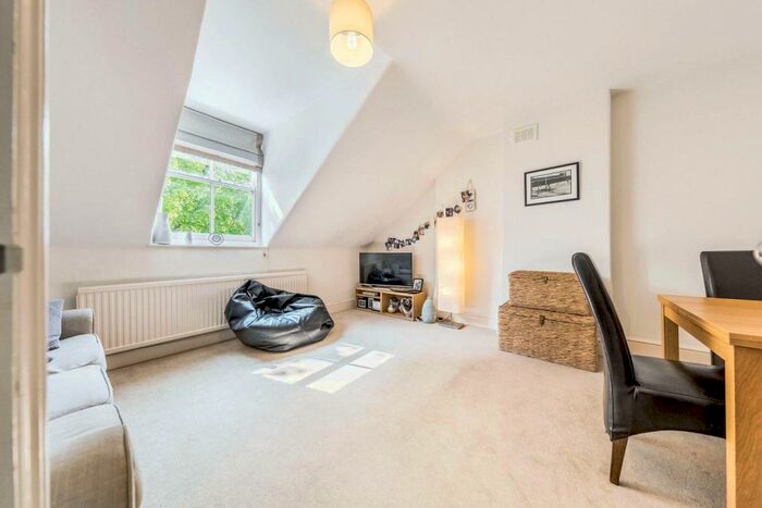 1 Bedroom Flat To Rent In Boundaries Road, Balham, London, SW12
