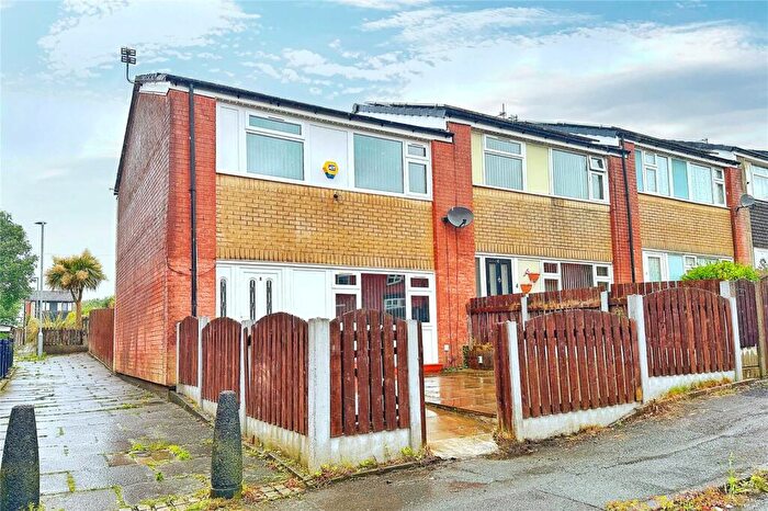 2 Bedroom Town House For Sale In Diamond Close, Ashton-under-Lyne, Greater Manchester, OL6