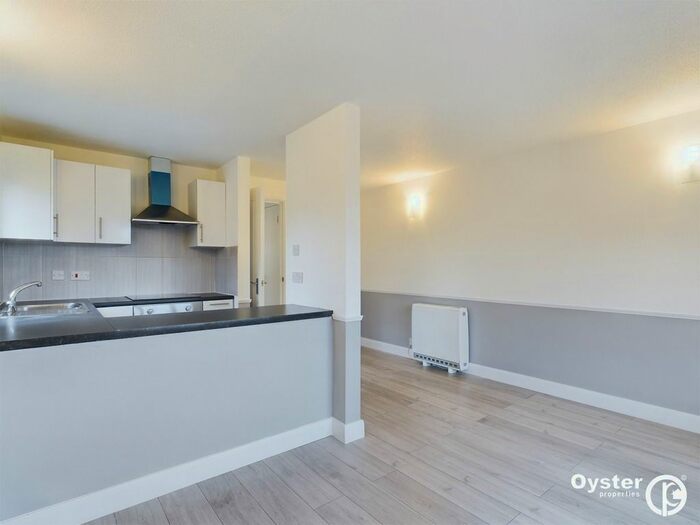 1 Bedroom Flat To Rent In Maltby Drive, Enfield, EN1