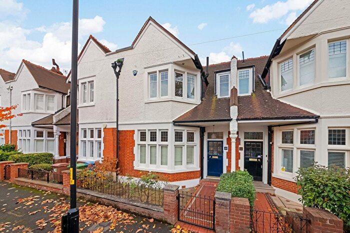 3 Bedroom Property For Sale In Pickwick Road, Dulwich, SE21