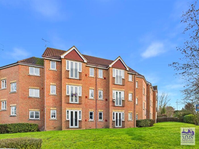 2 Bedroom Flat For Sale In Guinness Drive, Wainscott, Rochester, ME3