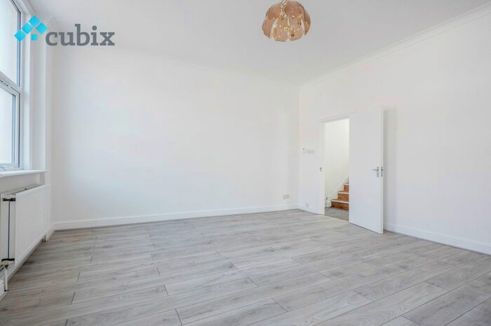 3 Bedroom Flat To Rent In Lee High Road, London, SE13