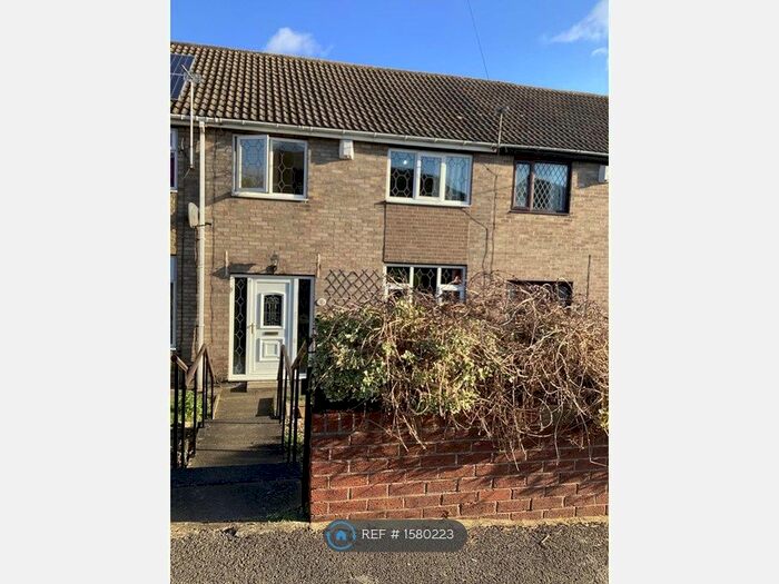 3 Bedroom Terraced House To Rent In Parkhill Grove, Wakefield, WF1