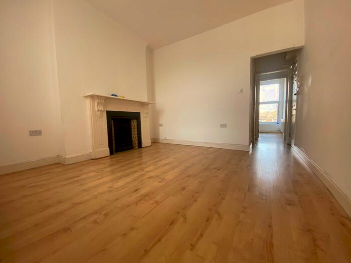 2 Bedroom Flat To Rent In Tulse Hill, London, SW2